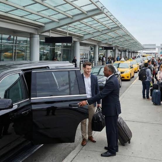 Why Choose Airport Transfers Toronto for Stress-Free Travel?
