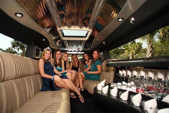 How Can Prom Limo Service Toronto Make Your Night Special?
