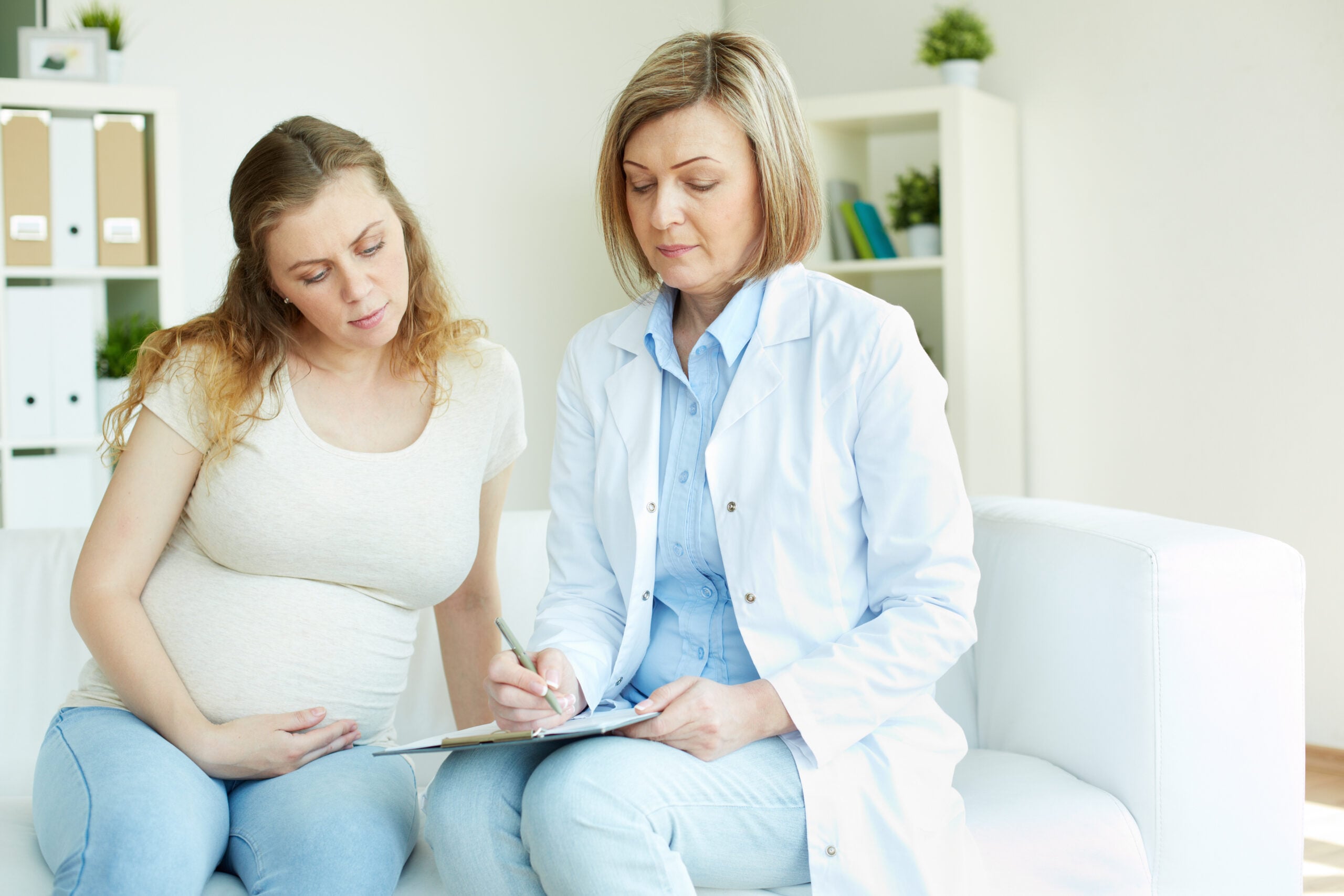 A preganant women with a consultant.
